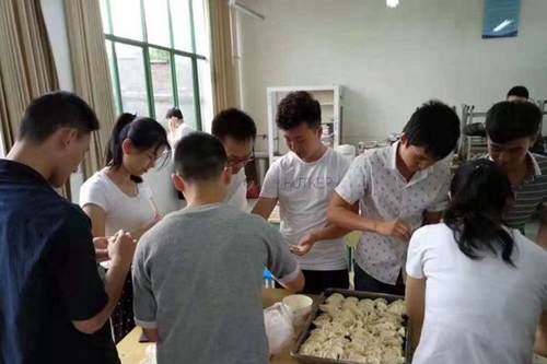 四川省華鎣職業(yè)技術學校其樂融融