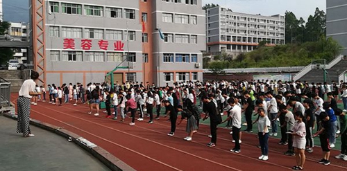 四川省華鎣職業(yè)技術學校日常訓練