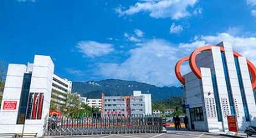 四川省華鎣職業(yè)技術學校學校大門