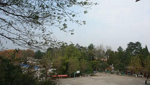 貴陽經(jīng)濟(jì)技術(shù)學(xué)校校園風(fēng)景