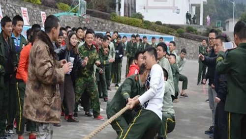 江口縣中等職業(yè)學校拔河比賽