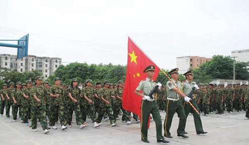 南充電子工業(yè)學(xué)校軍訓(xùn)