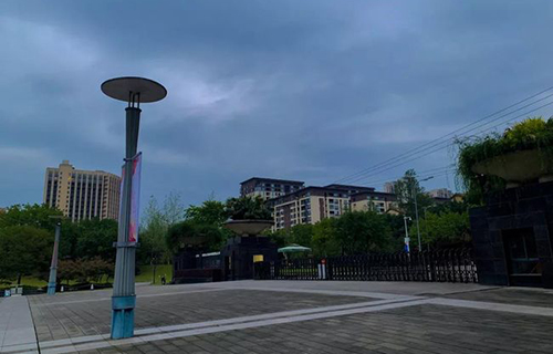 重慶電子工程職業(yè)學(xué)院西門外景