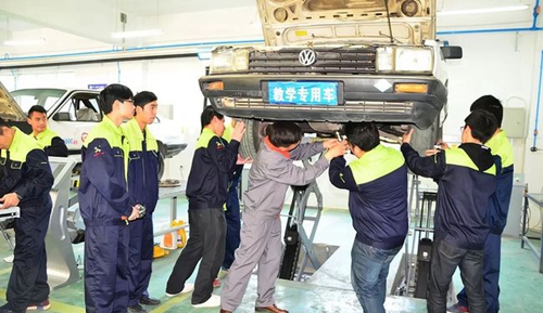 四川汽車職業(yè)技術(shù)學院汽修實操