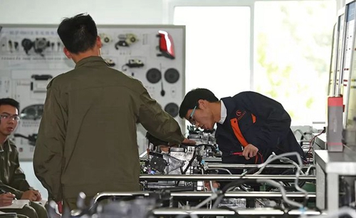 四川汽車職業(yè)技術(shù)學院實訓講解