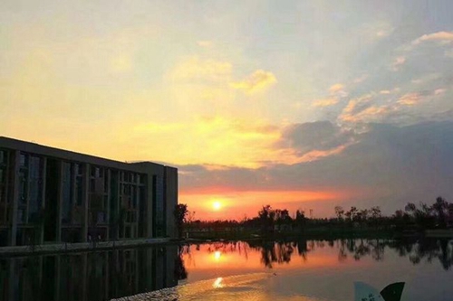 德陽城市軌道交通職業(yè)學院校園黃昏