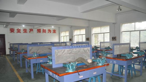 貴州電子科技職業(yè)學(xué)院鉗工實訓(xùn)車間