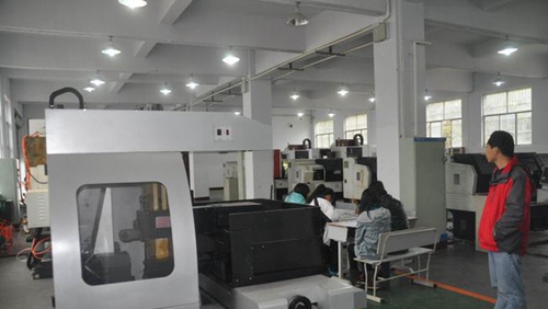 貴州電子科技職業(yè)學(xué)院數(shù)控實訓(xùn)車間 3
