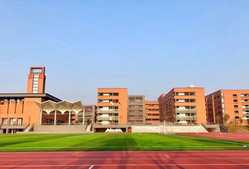 成都市實驗外國語學(xué)校五龍山校區(qū)操場