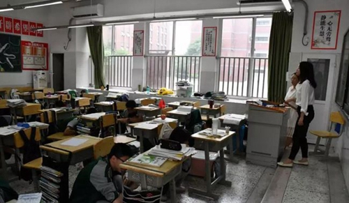 成都外國語學校高新校區(qū)應急避險演練