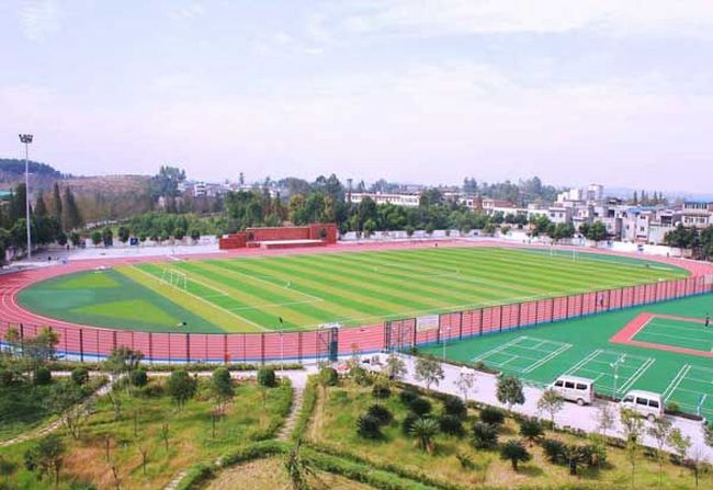 成都市籍田中學(xué)操場(chǎng)全景