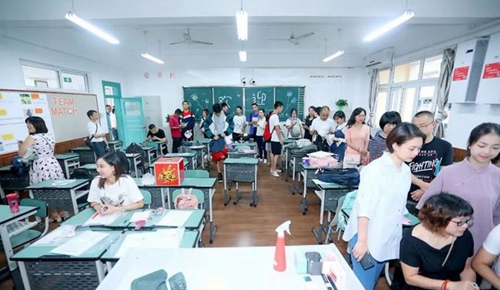 成都七中嘉祥外國(guó)語學(xué)校教室環(huán)境