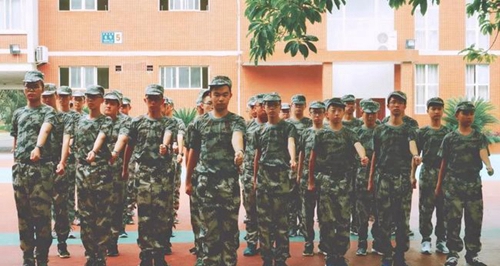 成都七中嘉祥外國(guó)語學(xué)校軍訓(xùn)風(fēng)采