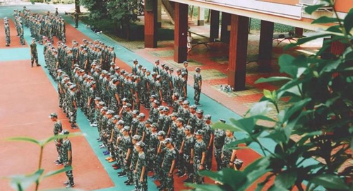 成都七中嘉祥外國(guó)語學(xué)校軍訓(xùn)掠影
