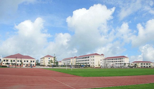 彭州市敖平中學(xué)運(yùn)動(dòng)場