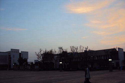 成都石室白馬中學校園晨輝