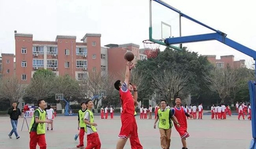 樹德中學(xué)博瑞實(shí)驗(yàn)學(xué)校球場(chǎng)拼搏