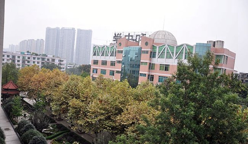 成都市中和中學(xué)校園風(fēng)貌
