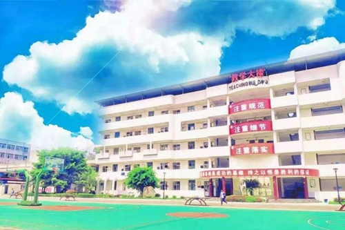 四川省彭州市第一中學(xué)籃球場(chǎng)