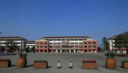 邛崍一中校園風(fēng)光