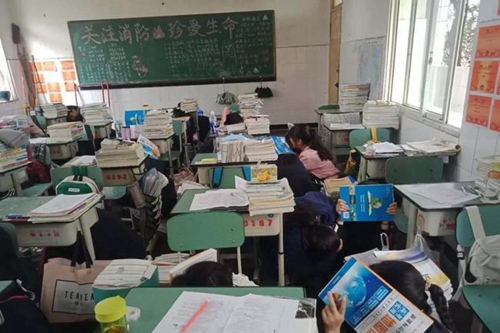 成都市新都區(qū)泰興中學校地震避險演習2