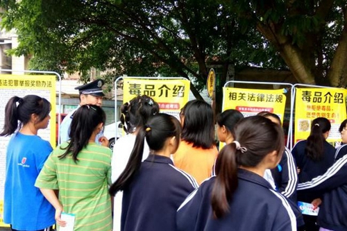 成都市新都區(qū)泰興中學校禁毒宣傳2