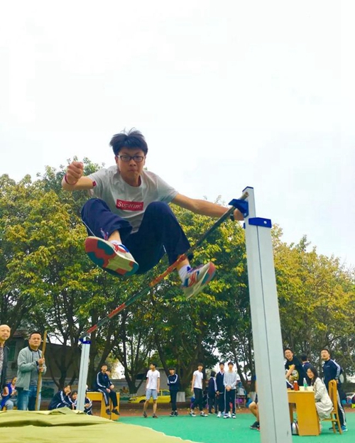 成都市新都區(qū)泰興中學校跳高