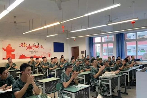 成都七中嘉祥外國語學校國際高中軍訓生活