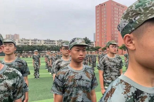 成都七中嘉祥外國語學校國際高中新生軍訓