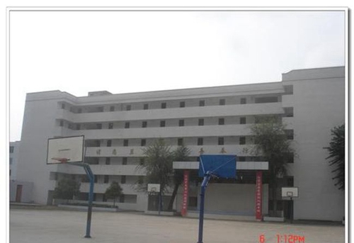營山雙河中學(xué)操場(chǎng)