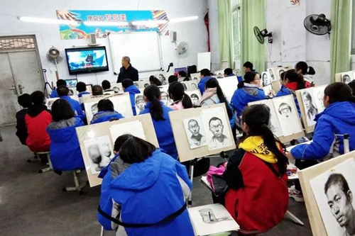成都高新三岔中學美術課