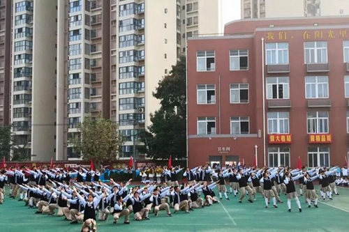 四川師范大學(xué)附屬中學(xué)外國語學(xué)校團體操