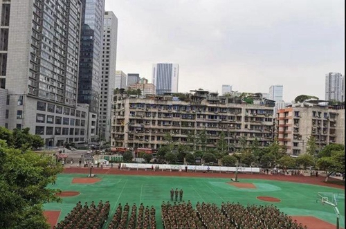 四川省成都市第十七中學(xué)新生軍訓(xùn)