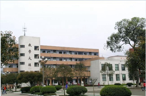 四川省彭州中學教學樓