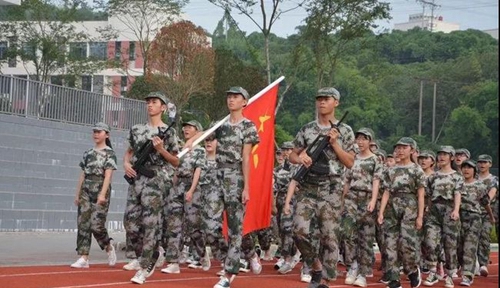 簡(jiǎn)陽(yáng)市實(shí)驗(yàn)中學(xué)軍訓(xùn)匯演