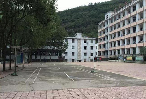 重慶云陽縣南溪中學籃球場