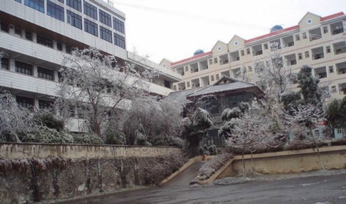 貴州獨(dú)山高級中學(xué)校園雪景