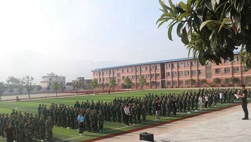 貴州都勻泊寧高中新生軍訓(xùn)