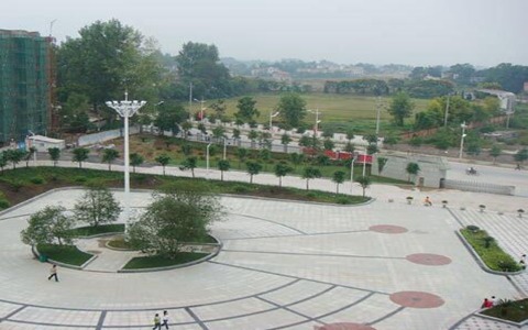 廣西工商學(xué)校