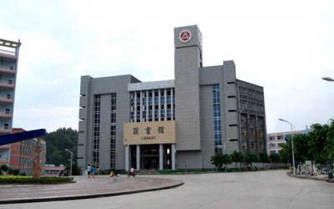 成都外國(guó)語(yǔ)學(xué)校是公辦還是民辦