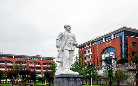 黑龍江農(nóng)業(yè)職業(yè)技術(shù)學(xué)院?jiǎn)握杏懈哞F乘務(wù)專業(yè)嗎