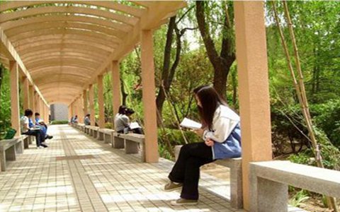 四川城市衛(wèi)校2023年學(xué)費(fèi)多少？
