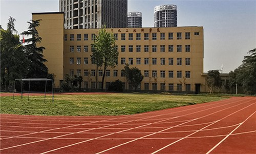 武漢大學(xué)醫(yī)學(xué)職業(yè)技術(shù)學(xué)院2023年衛(wèi)校學(xué)費(fèi)一年大概多少