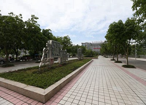 陜西省商貿(mào)技工學(xué)校2024年學(xué)費多少？貴嗎？